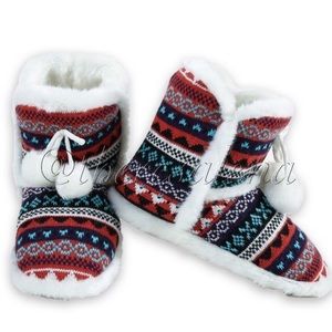 SALE! ❤️ LAST! Women’s Pom Pom Bootie Slippers